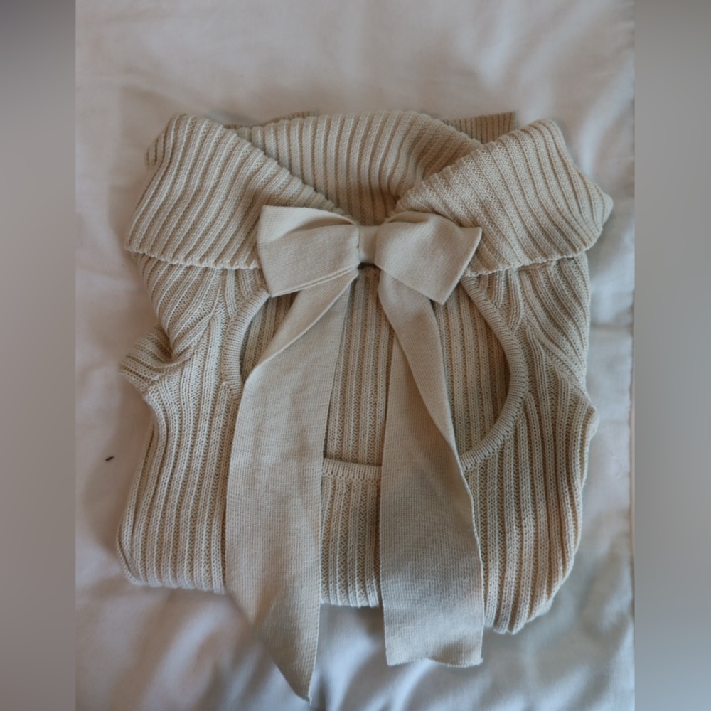 🧚🏻♀️Motel Rocks Bow-Back Off The Shoulder Sweater - Picture 4 of 4